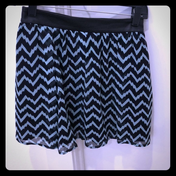 Cute flirty blue skirt - Picture 1 of 1